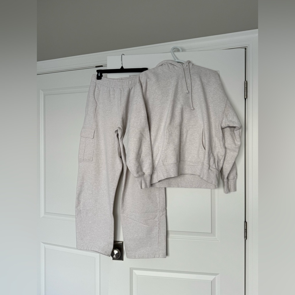 TNA Cozy Beige sweatsuit